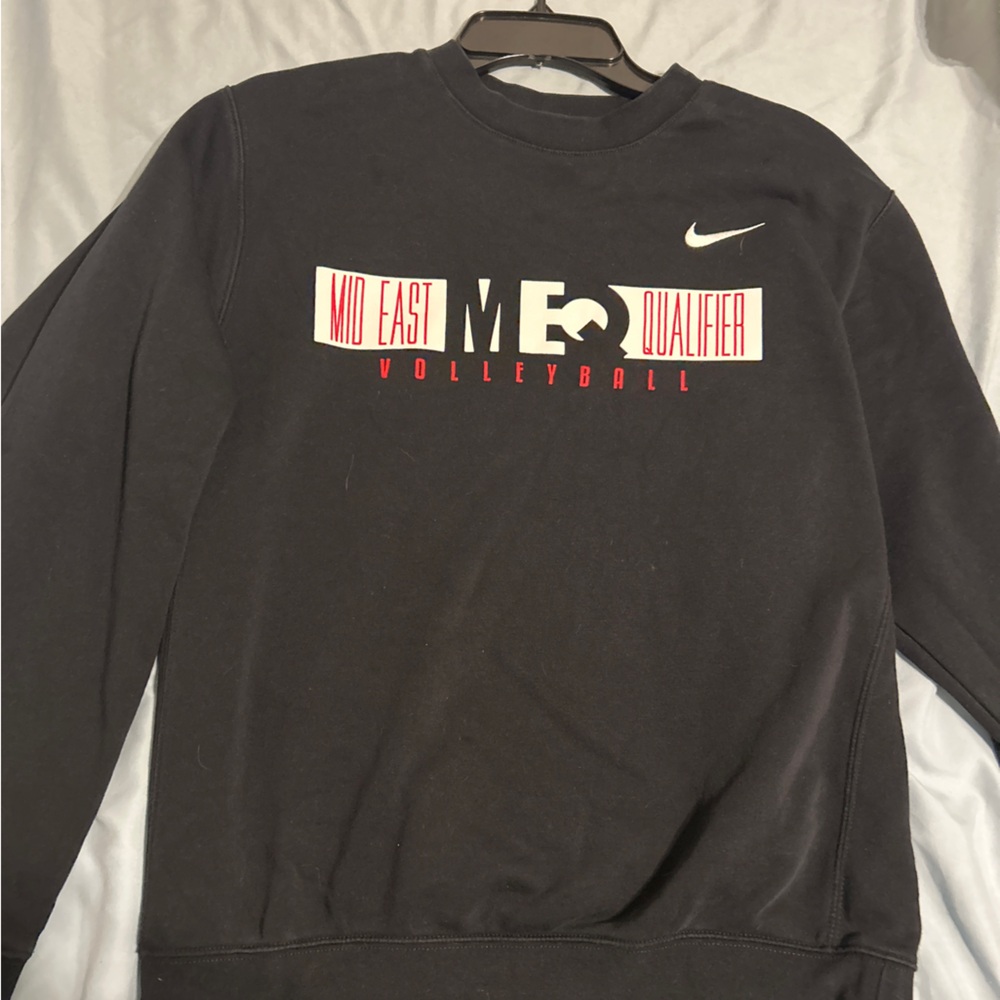 Nike mid east qualifier crewneck